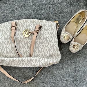 MK LARGE TOTE WITH LOAFERS